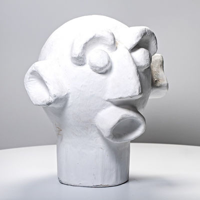 Sculpture moderne en céramique blanche, buste abstrait style contemporain, chambre d'hôte Wonderland21 près de Disneyland Paris